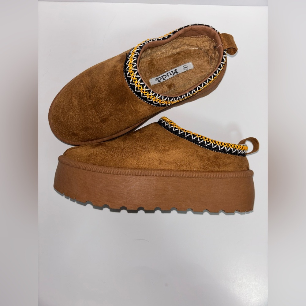 Mudd Stormy Platform Slippers Size 8